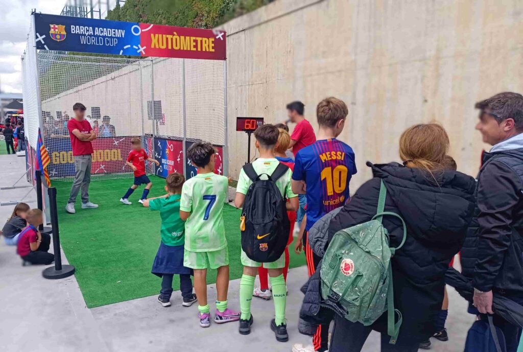 Actividad y retos de velocidad con chutometro en animación deportiva para eventos