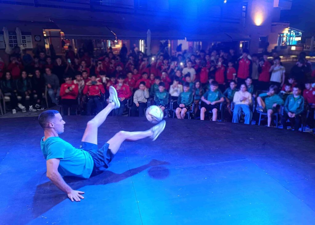 Contratar freestyle fútbol en tu evento con espectáculos interactivos.