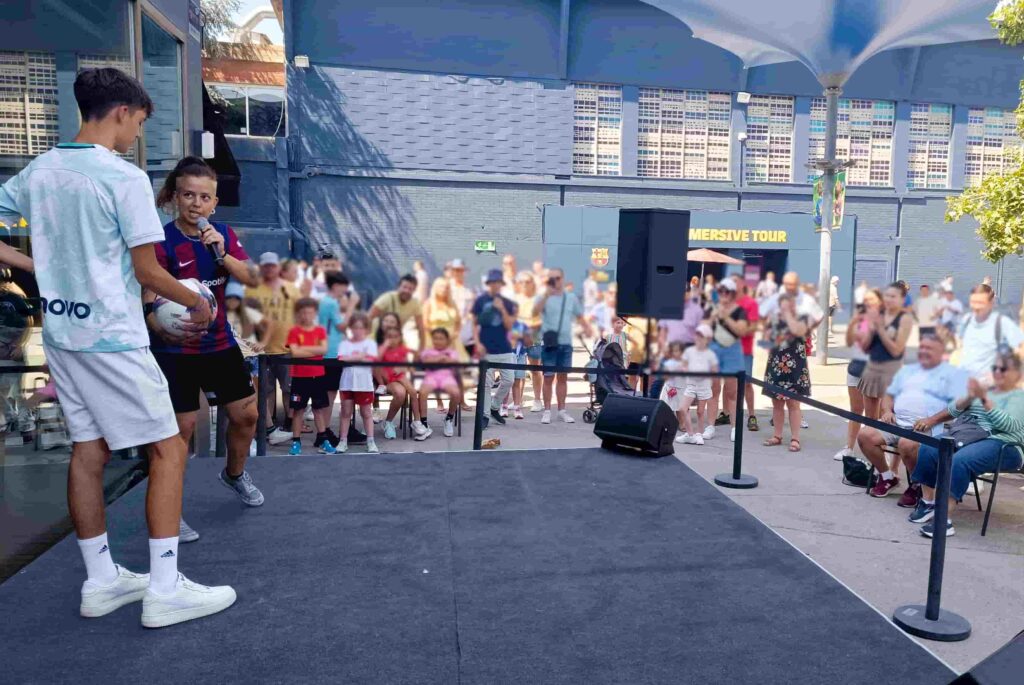 Actividades de animación deportiva durante torneo infantil